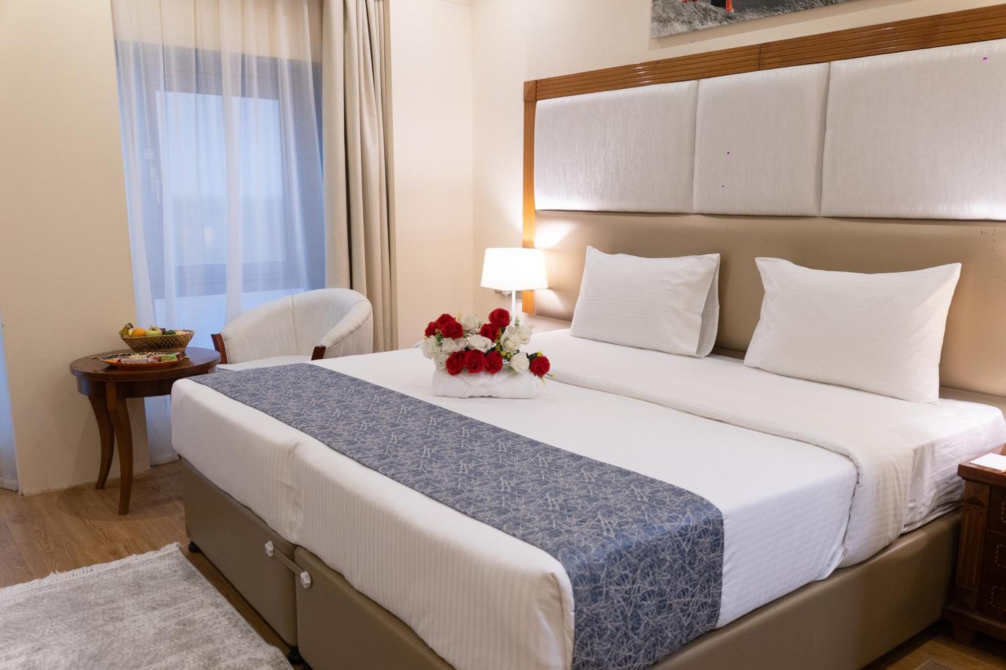 Vendome Plaza Hotel Дубай Экстерьер фото