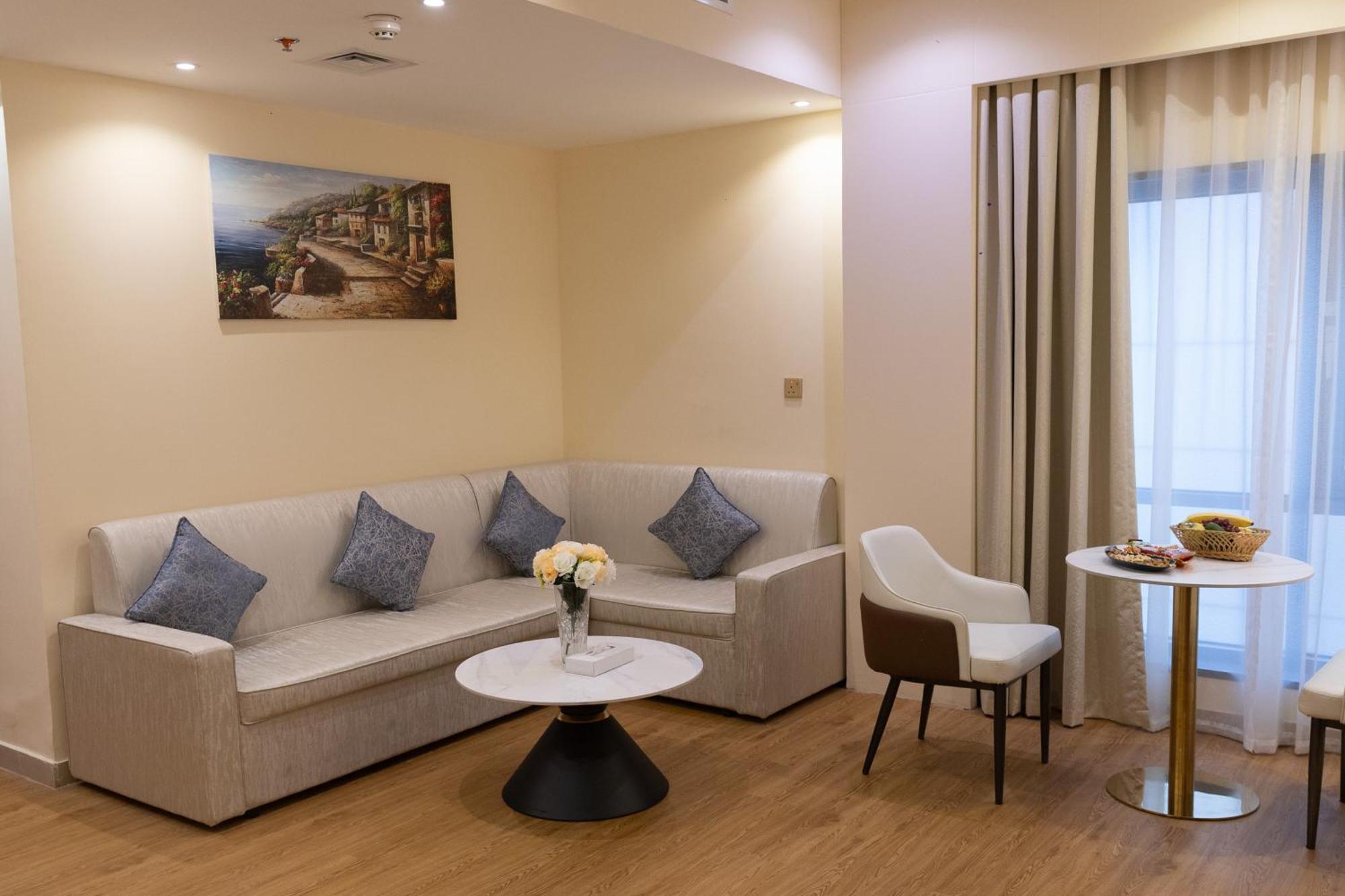Vendome Plaza Hotel Дубай Экстерьер фото