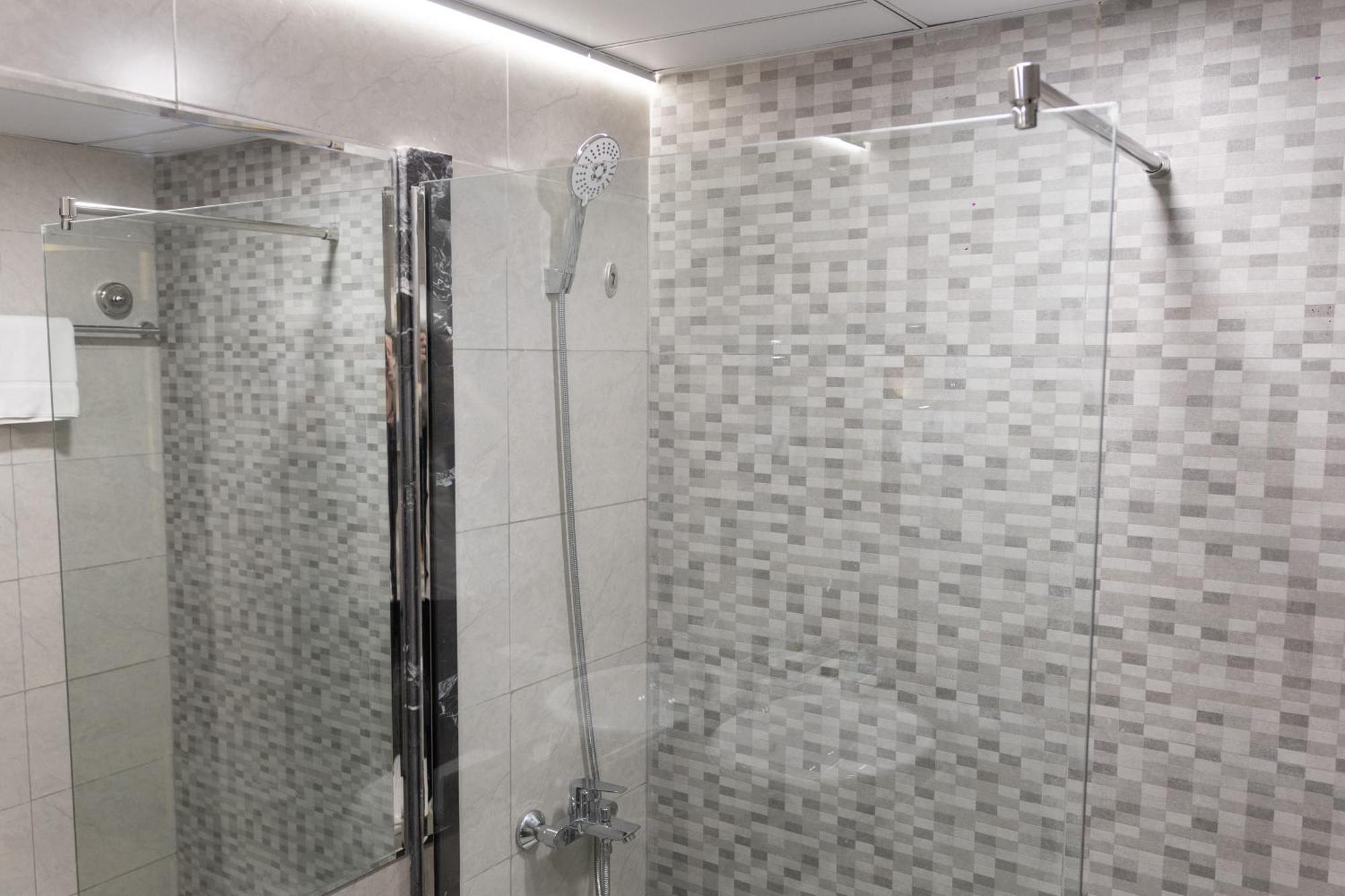 Vendome Plaza Hotel Дубай Экстерьер фото