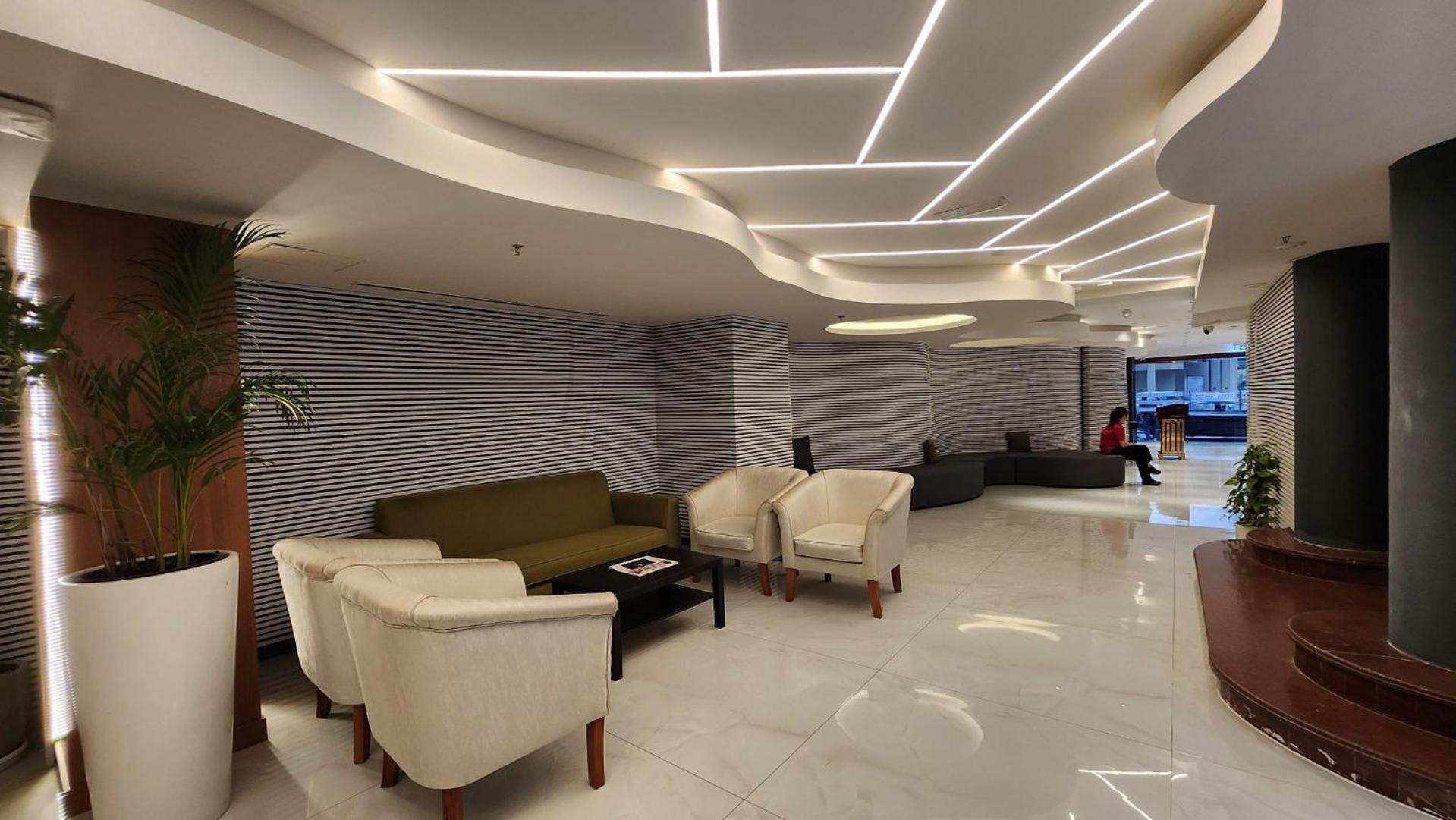 Vendome Plaza Hotel Дубай Экстерьер фото
